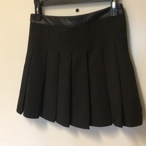 Leather Detailed Pleated Skirt